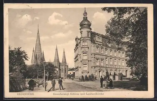 AK Oldenburg / O., Grossherzogliches Schloss mit Blick auf die Lambertikirche