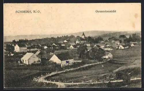 AK Schrems /N.-Ö., Gesamtansicht mit Kirche und Strassenpartie