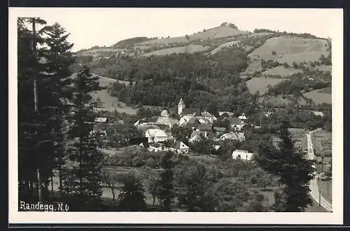 AK Randegg /N. Ö., Teilansicht mit Kirche und Bahngleis