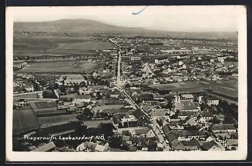 AK Leobersdorf /N. Ö., Teilansicht mit Strassenpartie, Fliegeraufnahme