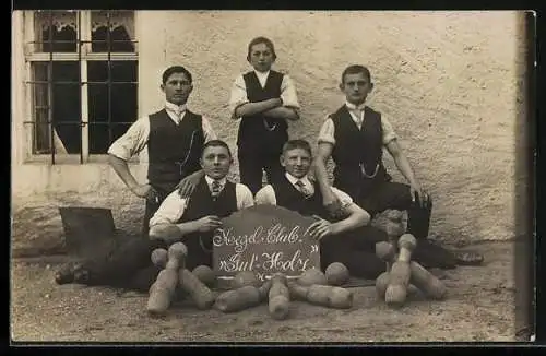 Foto-AK Kegel-Club Gut Holz, Männer mit Kegeln