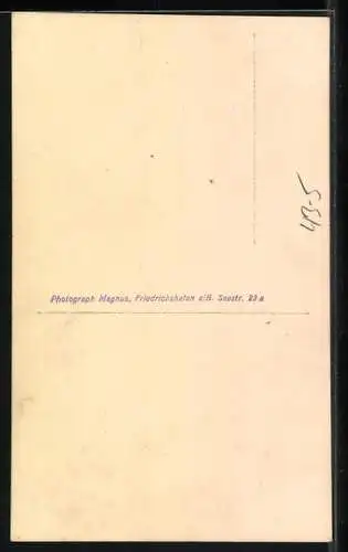 Foto-AK Frau zu Fasching als Mann verkleidet