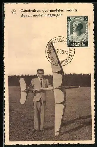 AK Mann präsentiert sein Modellflugzeug, Modellbau