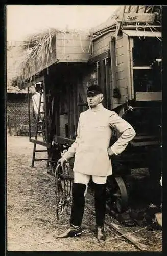 Foto-AK Grossbauer mit Zaumzeug und Reitgerte