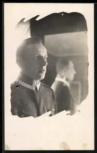 AK Portrait eines Reichswehr-Soldaten mit Spiegelung, Uniformfoto