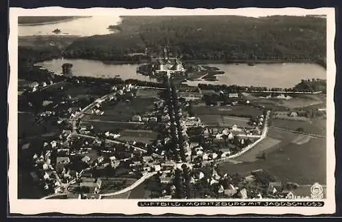 Foto-AK Walter Hahn, Dresden, Nr. 4977: Moritzburg / Sachsen, Ortsansicht mit Jagdschloss