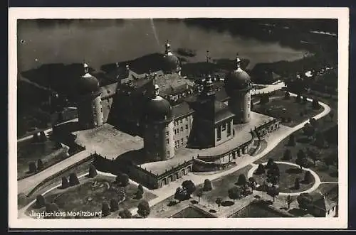 AK Moritzburg / Sachsen, Jagdschloss vom Flugzeug aus