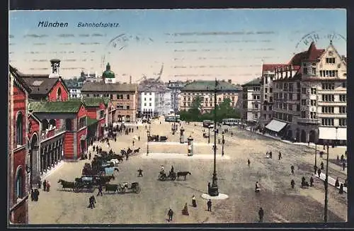 AK München, Bahnhofsplatz mit Litfasssäulen