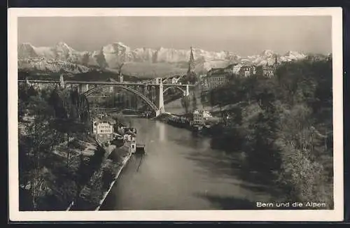 AK Bern, Blick auf die Brücke und die Alpen im Hintergrund