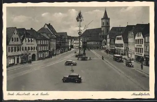 AK Bad Neustadt a. d. Saale, Geschäfte um den Marktplatz, Blick zur Kirche