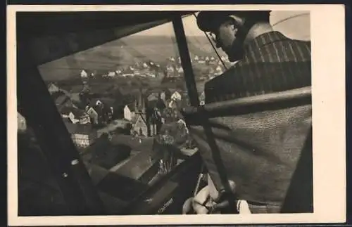 AK Blick aus der Kanzel des Flugzeugs Fi 156 Fieseler Storch
