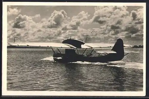 AK Unsere Luftwaffe, Seefernaufklärer-Flugboot Dornier Do 18 vor dem Start