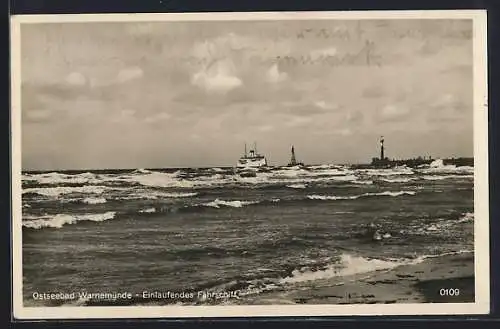 AK Warnemünde, Einlaufendes Fährschiff