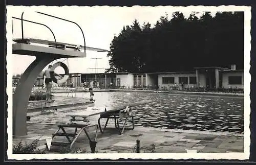 AK Hirschau / Opf., Schwimmbad mit Sprungturm, Umkleidegebäude