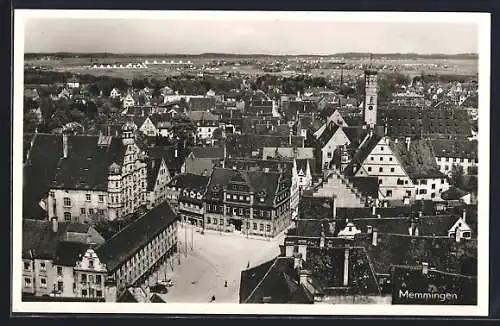 AK Memmingen, Stadtansicht mit Marktplatz und Rathaus