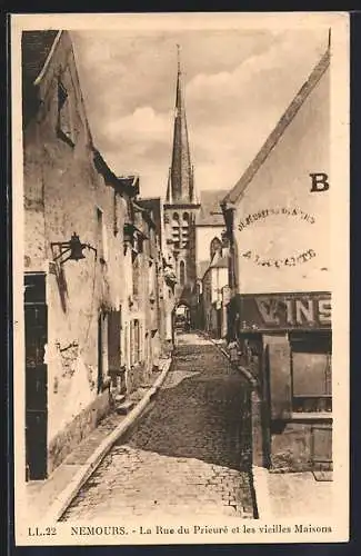 AK Nemours, La Rue du Prieuré et les vieilles Maisons