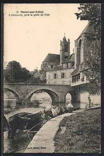 AK Moret-sur-Loing, L`abreuvoir, près la porte du Pont