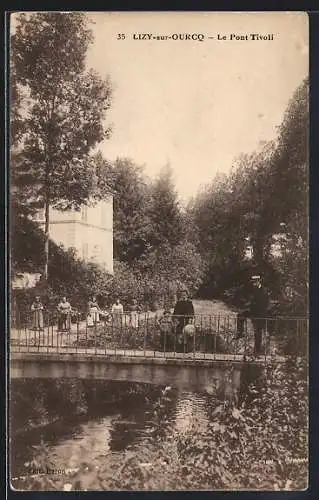 AK Lizy-sur-Ourcq, Le Pont Tivoli et scène bucolique avec promeneurs au bord de l`eau