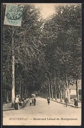 AK Montereau, Boulevard Lebeuf de Montgermont avec passants et arbres alignés
