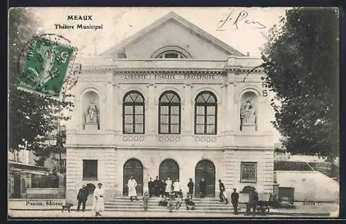 AK Meaux, Théâtre Municipal avec passants devant le bâtiment