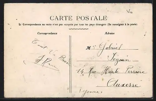 AK Meaux, Théâtre Municipal avec passants devant le bâtiment