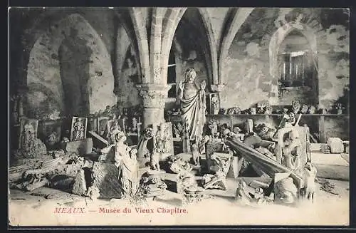 AK Meaux, Musée du Vieux Chapitre avec sculptures et artefacts anciens