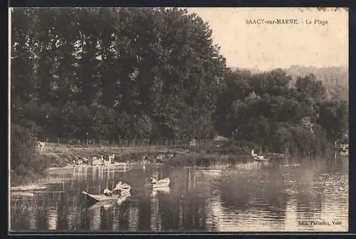 AK Saacy-sur-Marne, La Plage avec des barques et des baigneurs sur la rive boisée