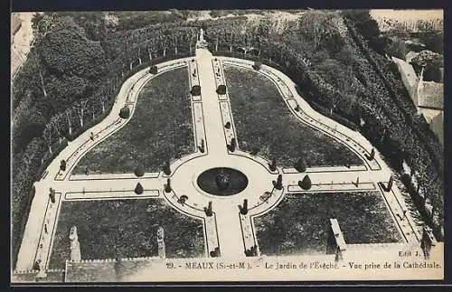 AK Meaux /S.-et-M., Le Jardin de l`Évêché, Vue prise de la Cathédrale