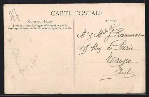 AK Melun, Route de Vaux avec barques sur la rivière