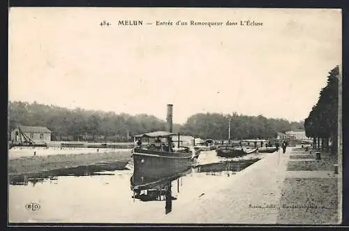 AK Melun, Entrée d`un remorqueur dans l`écluse