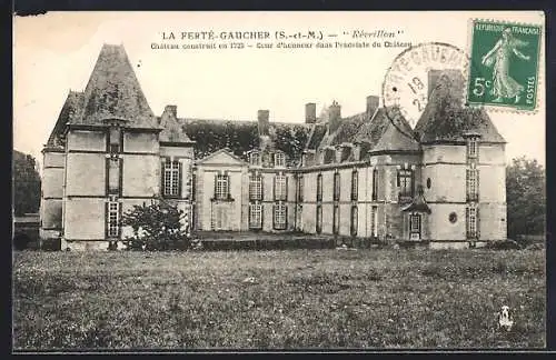 AK La Ferté-Gaucher /S.-et-M., Château Réveillon, cour d`honneur du château construit en 1725