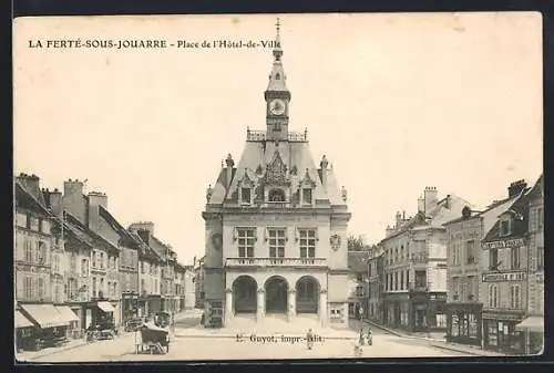 AK La Ferté-sous-Jouarre, Place de l`Hôtel-de-Ville et bâtiments environnants