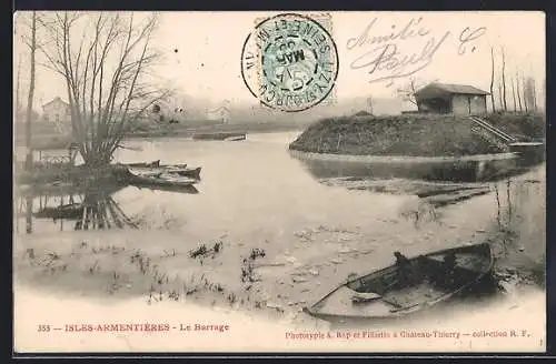 AK Isles-Armentières, Le Barrage avec barques au bord de l`eau en hiver