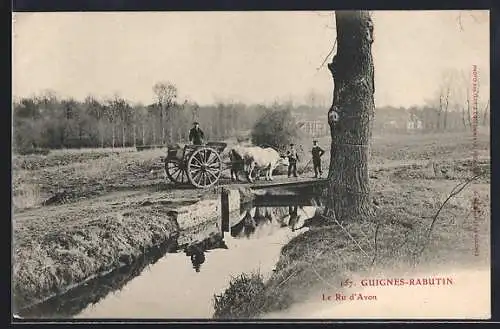 AK Guignes-Rabutin, Le Ru d`Avon avec charrette tirée par des chevaux sur un pont en bois