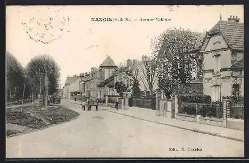 AK Nangis /S.-&-M., Avenue Voltaire avec chevaux et calèches
