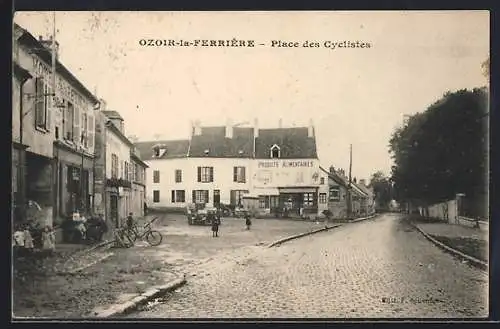 AK Ozoir-la-Ferrière, Place des Cyclistes avec commerces et bicyclette