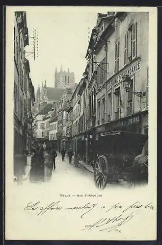 AK Meaux, Rue St-Nicolas avec vue sur la cathédrale et animation urbaine
