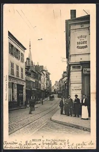 AK Melun, Rue Saint-Aspais avec passants et bâtiments historiques