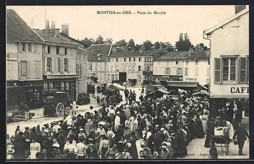 AK Montier-en-Der, Place du Marché animée avec foule et étals