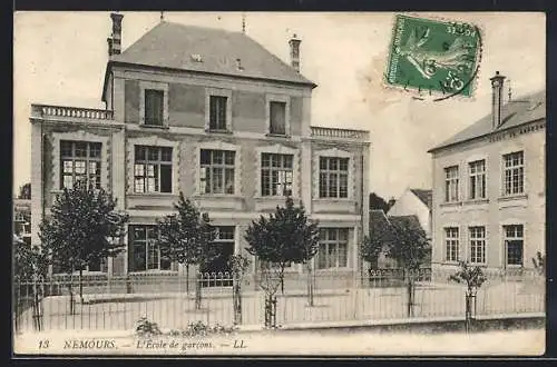 AK Nemours, L`École de garcons