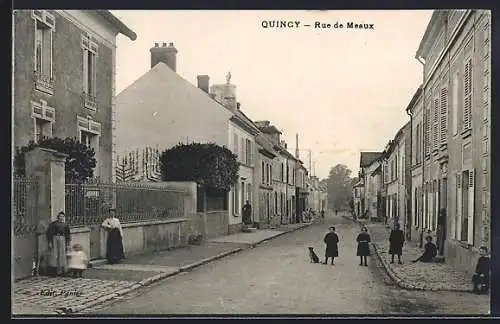 AK Quincy, Rue de Meaux avec des habitants et des maisons alignées