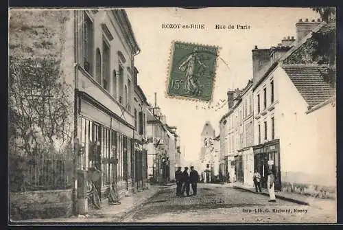 AK Rozoy-en-Brie, Rue de Paris animée avec passants et boutiques