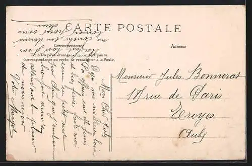 AK Melun, Rue Saint-Étienne avec cycliste et passants