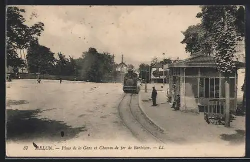 AK Melun, Place de la Gare et Chemin de fer de Barbizon avec tramway