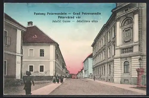 AK Peterwardein, Jelacic Gasse mit Passanten