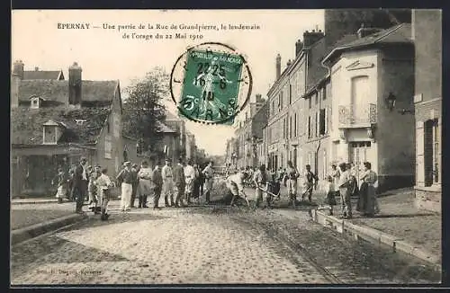 AK Epernay, Une partie de la Rue de Grandpierre, le lendemain de l`orage du 1910