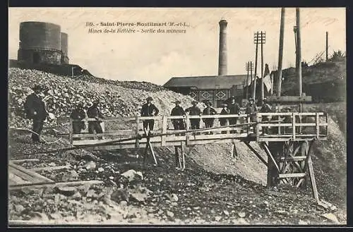 AK Saint-Pierre-Montlimart, Mines de la Bellière, Sortie des mineurs