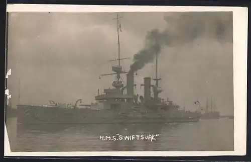 AK Kriegsschiff HMS Swiftsure auf See