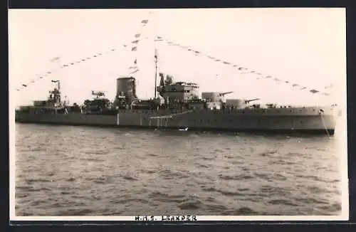AK Kriegsschiff HMS Leander auf See