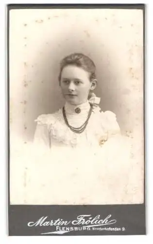 Fotografie Martin Frölich, Flensburg, Norderhofenden 9, Porträt einer jungen Frau 1902
